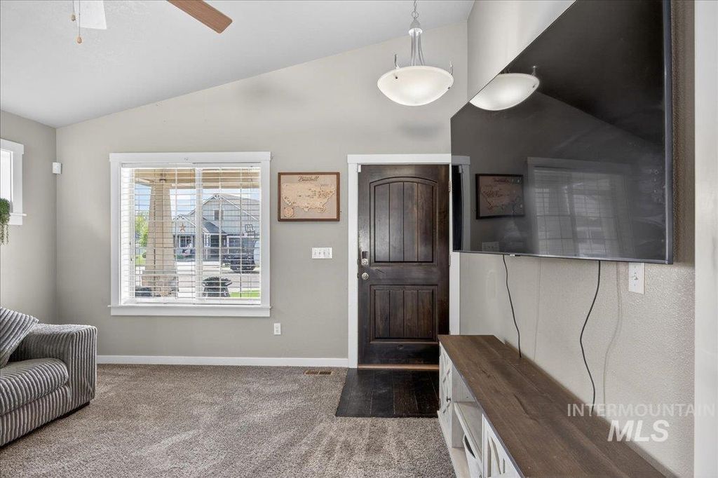 Photo of 216 Crimson Circle E, Fruitland, ID 83619 (MLS # 98983119)