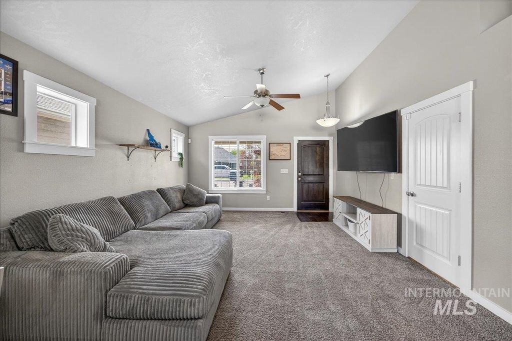 Photo of 216 Crimson Circle E, Fruitland, ID 83619 (MLS # 98983119)