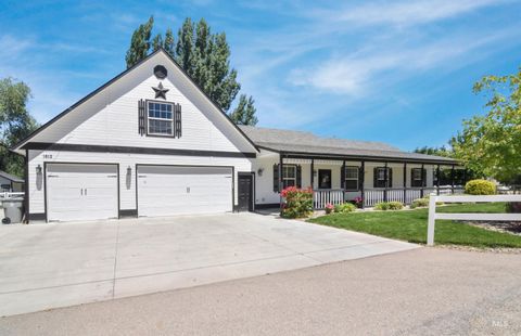 Photo of 1612 York Ave, Nampa, ID 83686 (MLS # 98950901)