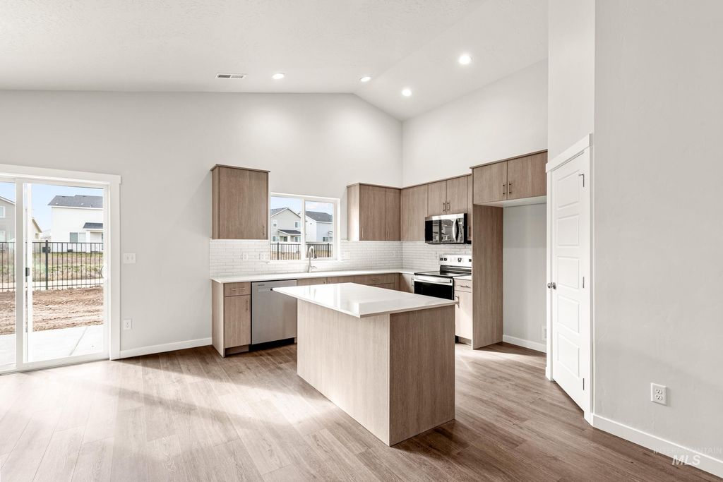 Photo of 6715 W Redwood Creek Dr, Meridian, ID 83646 (MLS # 98976257)