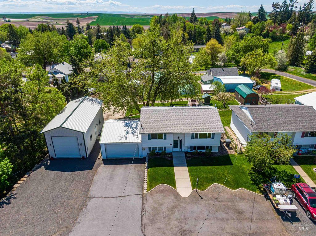 Photo of 135 W Persimmon ST, Genesee, ID 83832 (MLS # 98985081)