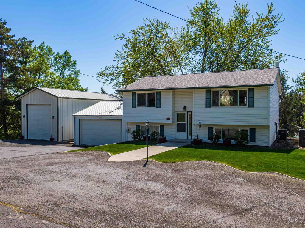 Photo of 135 W Persimmon ST, Genesee, ID 83832 (MLS # 98985081)