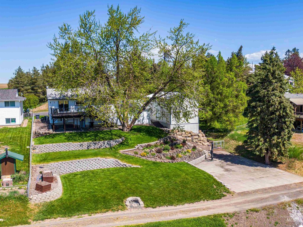 Photo of 135 W Persimmon ST, Genesee, ID 83832 (MLS # 98985081)
