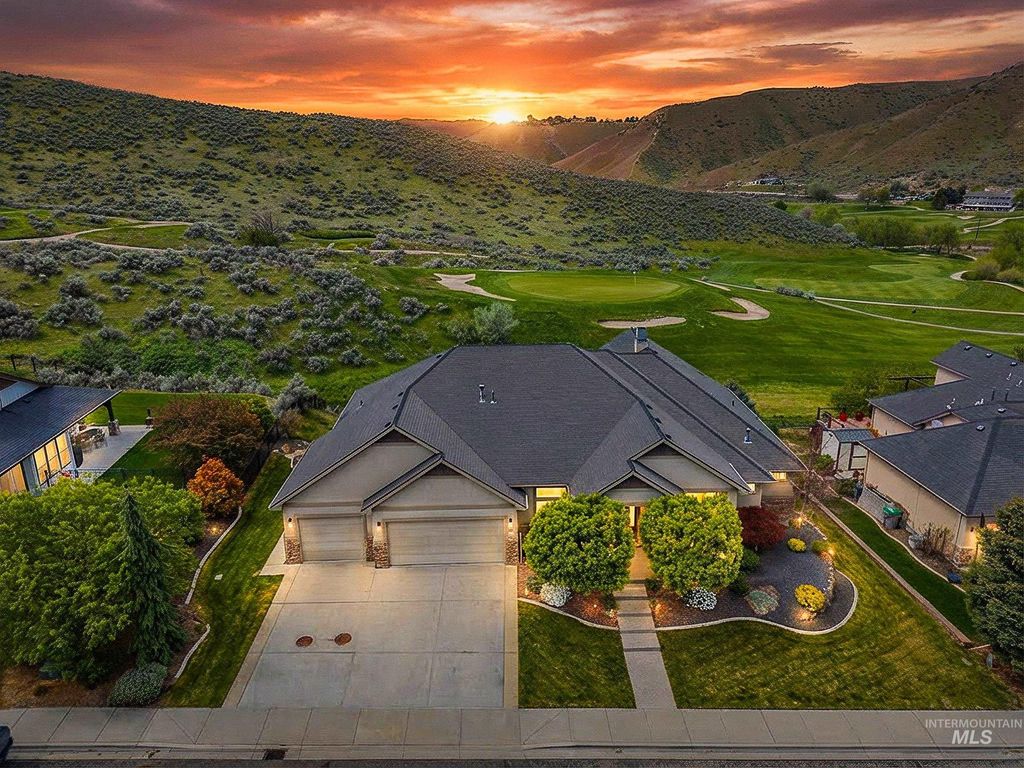 Photo of 4681 N Villa Ridge Way, Boise, ID 83703 (MLS # 98984322)