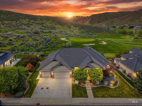 Photo of 4681 N Villa Ridge Way, Boise, ID 83703 (MLS # 98984322)