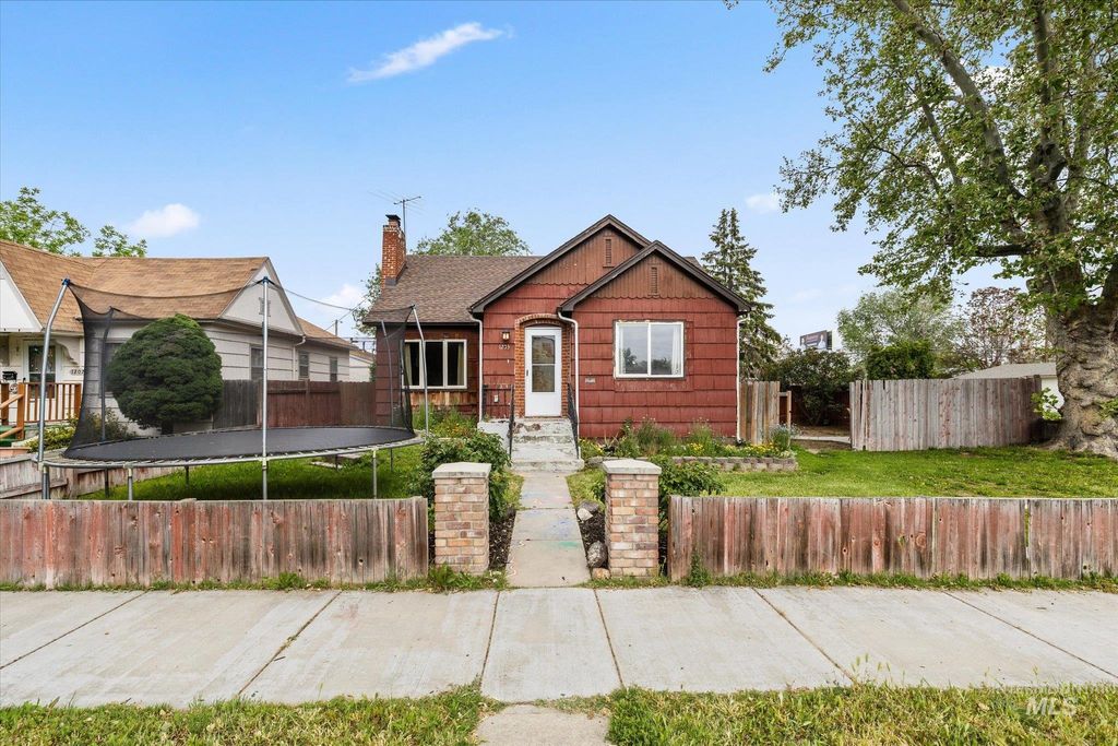 Photo of 1203 13th Ave S AVE, Nampa, ID 83651 (MLS # 98986523)
