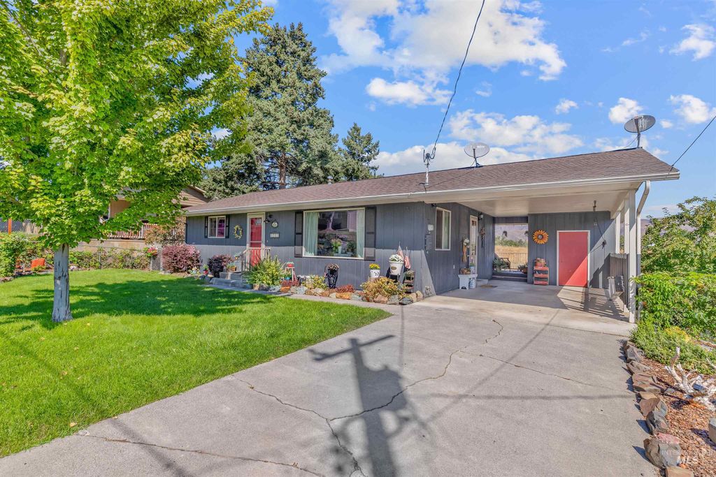 Photo of 1212 21st Avenue, Clarkston, WA 99403 (MLS # 98981079)