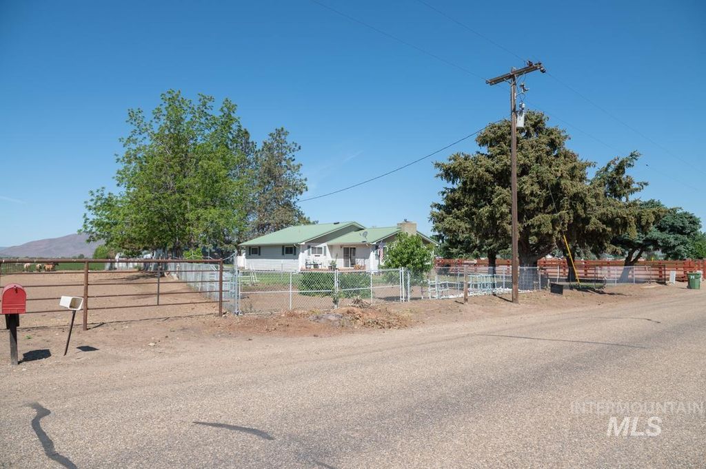 Photo of 733 Pringle Rd, Weiser, ID 83672 (MLS # 98972028)