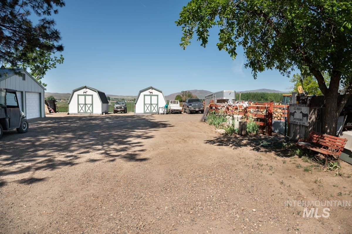 View of dirt / gravel driveway
