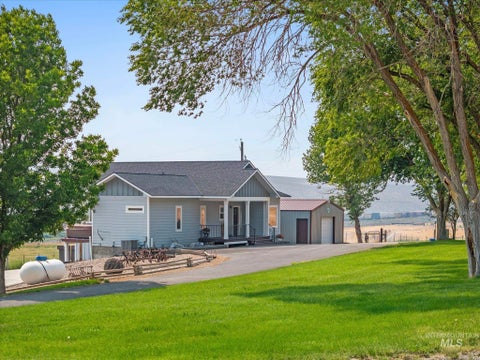 Photo of 38789 Old Hwy 30, Baker City, OR 97814 (MLS # 98997217)