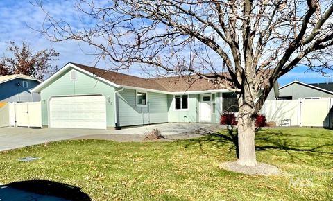 Photo of 432 Willowbrook Dr, Meridian, ID 83646 (MLS # 98967650)