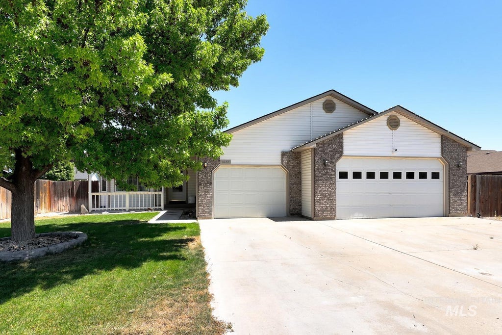 Photo of 1622 S Horton St, Nampa, ID 83686 (MLS # 98991264)