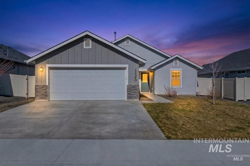 Photo of 12320 Shadow River St, Caldwell, ID 83607 (MLS # 98982461)