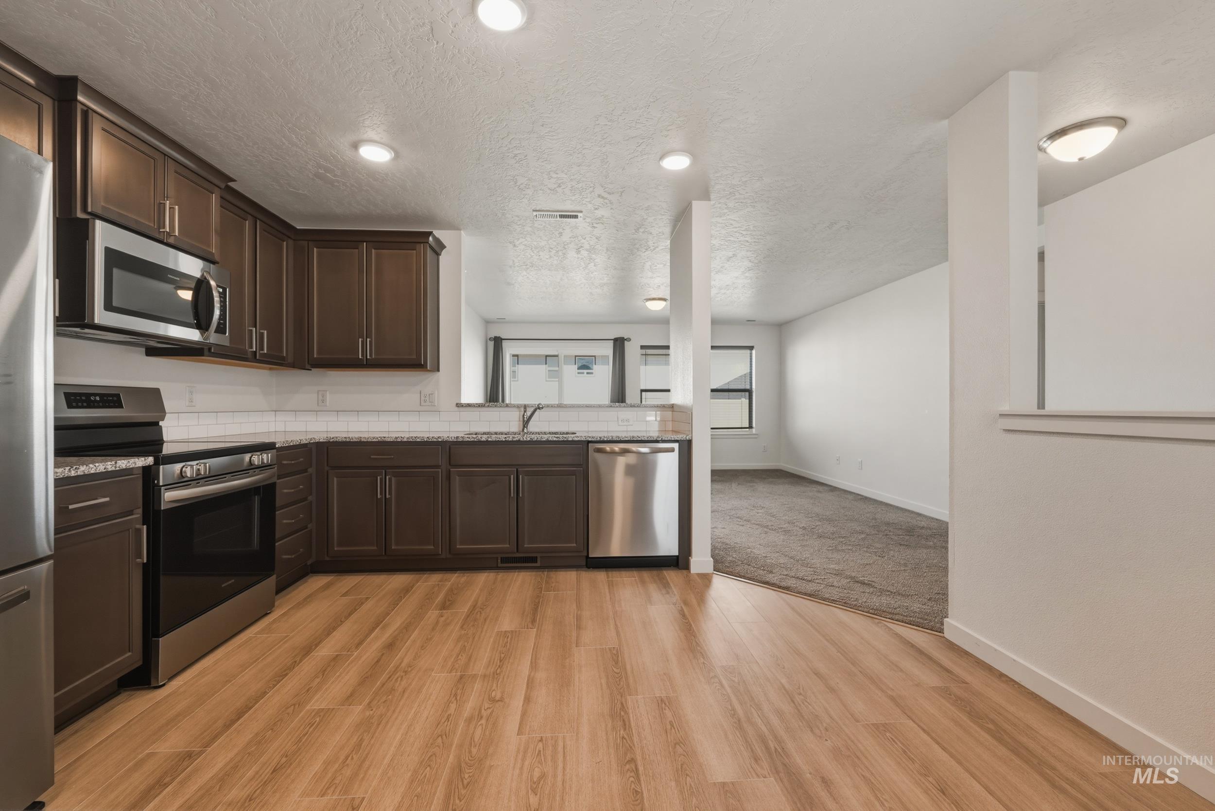 12320 Shadow River St