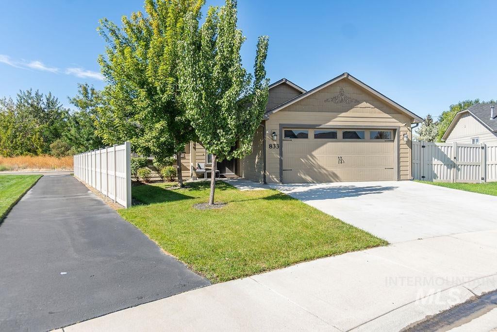 Photo of 833 Baron Lakes Ave, Middleton, ID 83644 (MLS # 98999734)