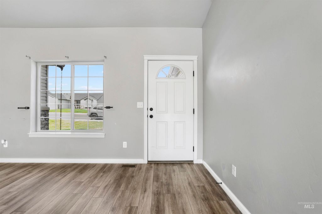 Photo of 381 Benno St, Twin Falls, ID 83301 (MLS # 98988107)