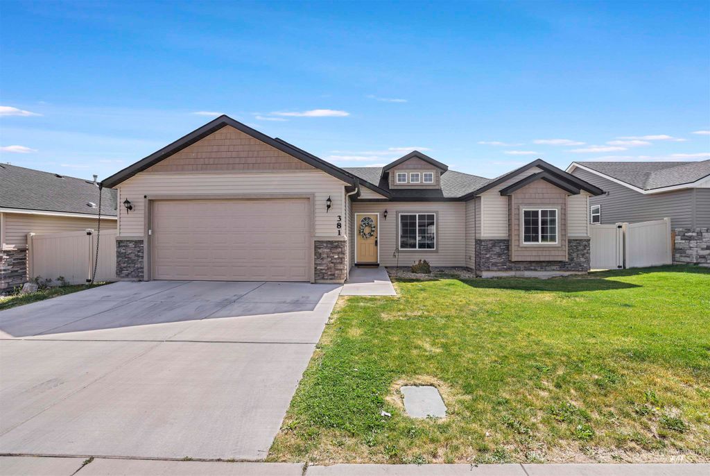 Photo of 381 Benno St, Twin Falls, ID 83301 (MLS # 98988107)