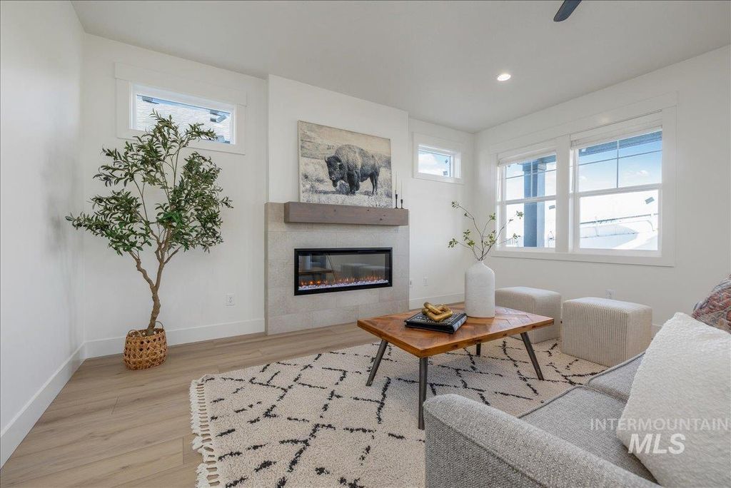 Photo of 395 E Chevy Dr, Boise, ID 83716 (MLS # 98984335)