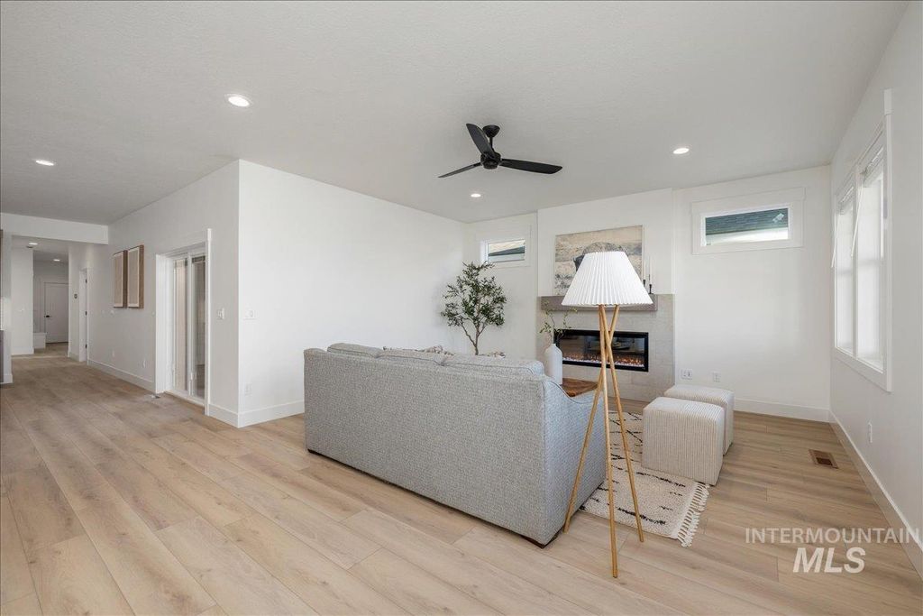Photo of 395 E Chevy Dr, Boise, ID 83716 (MLS # 98984335)