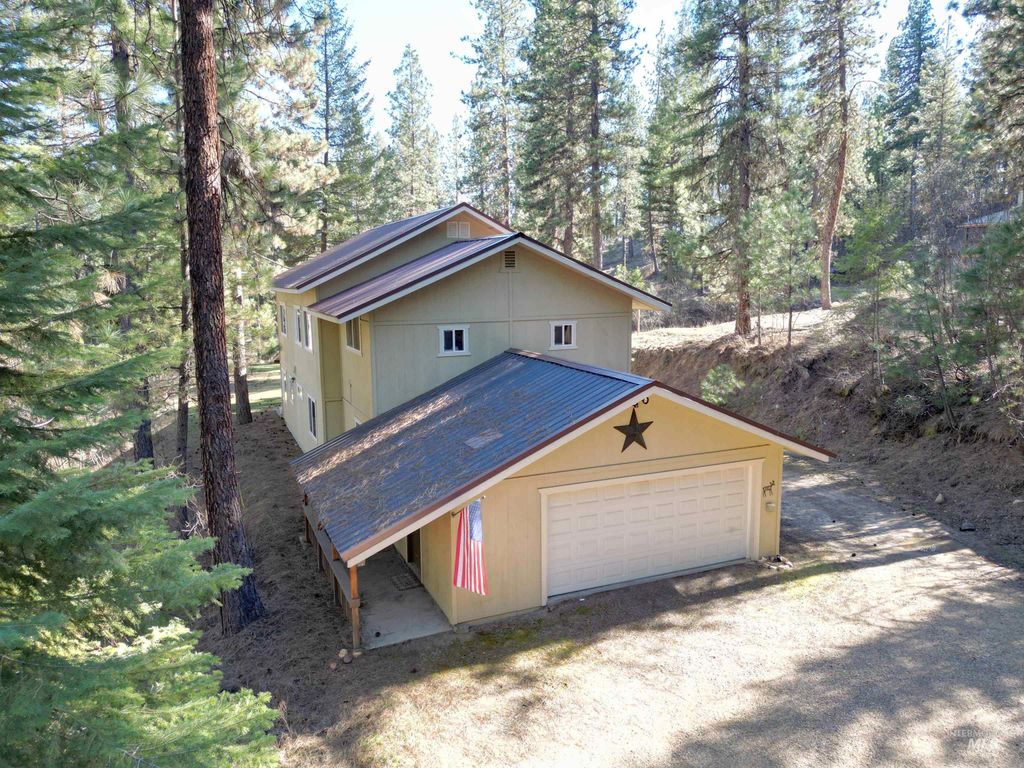 Photo of 14 Forest Trail Rd, Garden Valley, ID 83622 (MLS # 98981839)