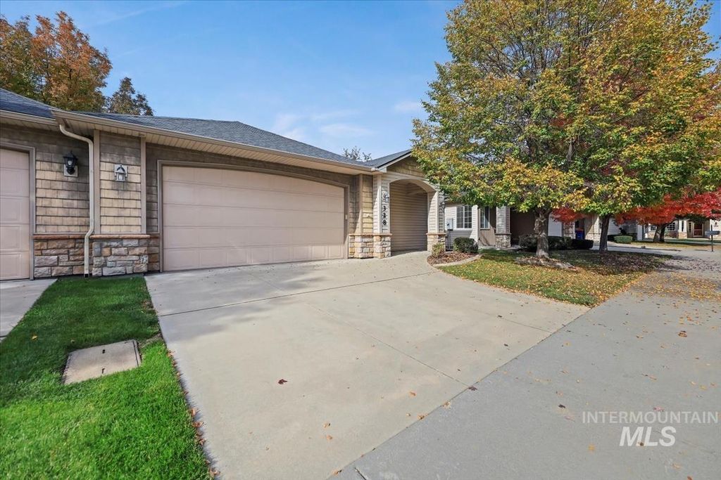 Photo of 328 S Golden Eagle Ln, Eagle, ID 83616 (MLS # 98966129)