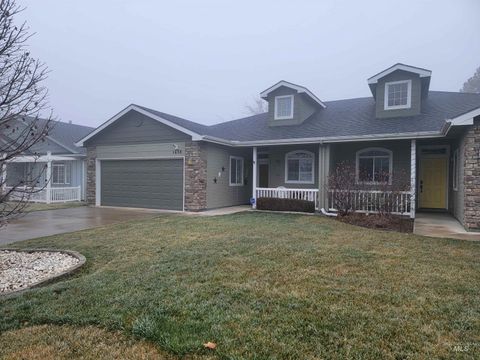 Photo of 1638 W Raincrest Dr, Meridian, ID 83646 (MLS # 98971866)