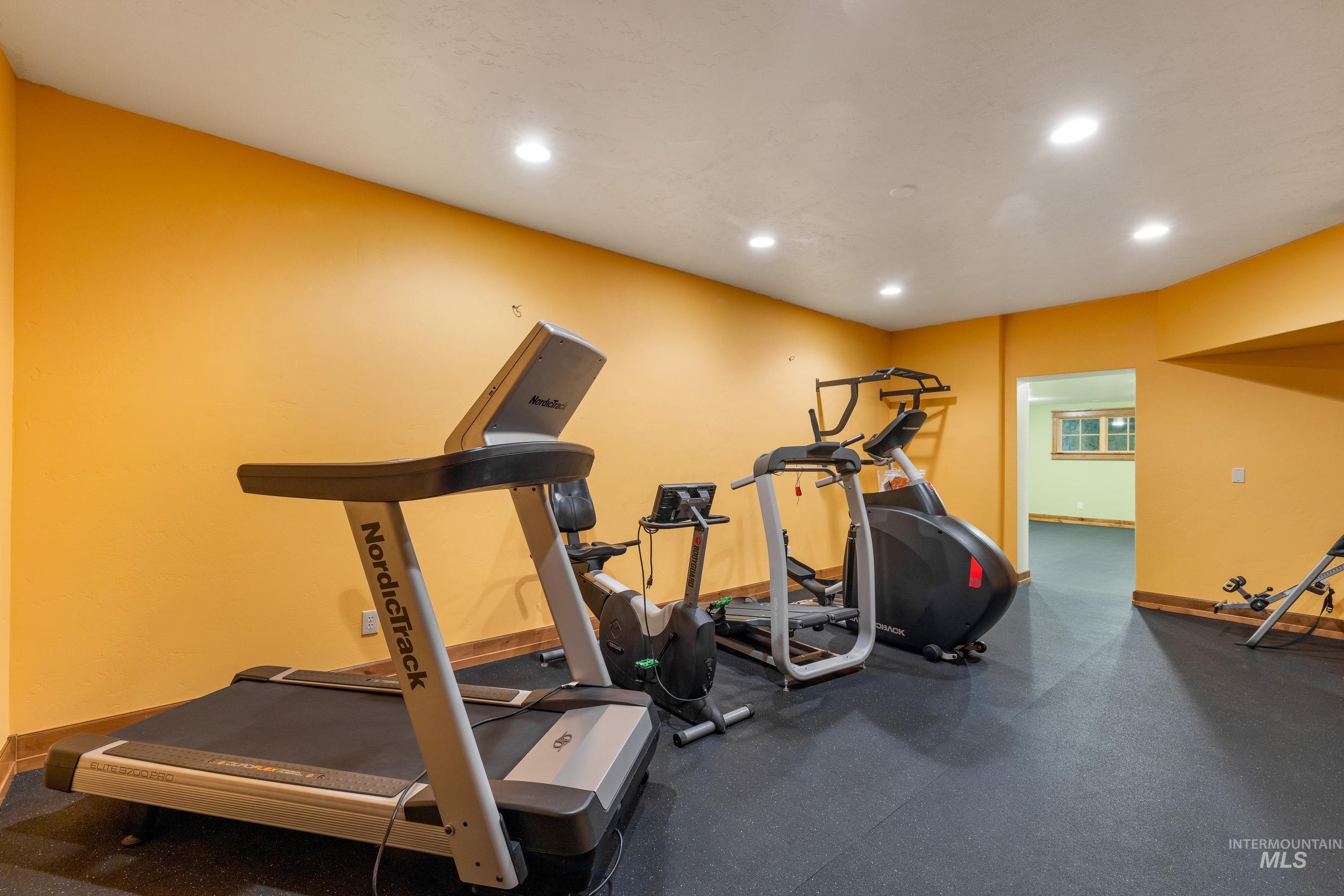 Workout room featuring recessed lighting and baseboards