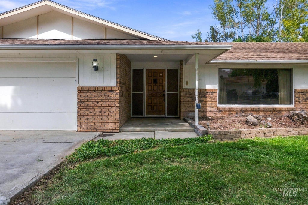 Photo of 212 Hilldrop St, Caldwell, ID 83605 (MLS # 99001421)