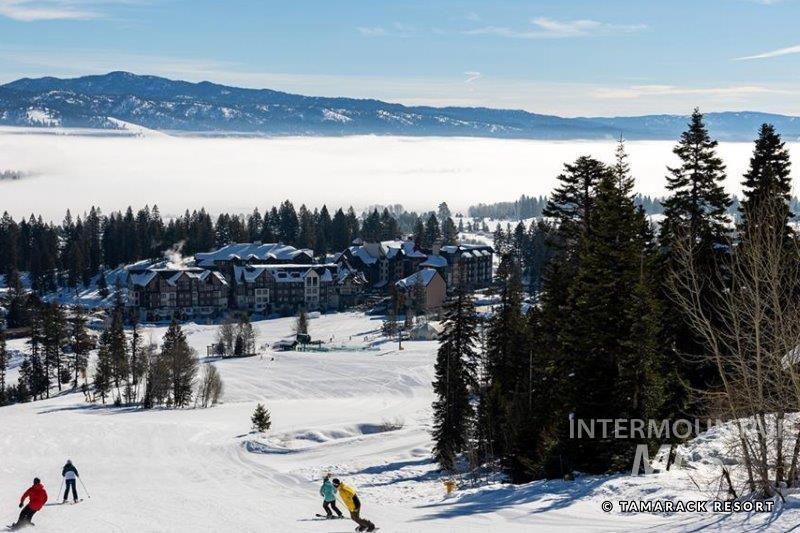 Snowy aerial view with a mountain view