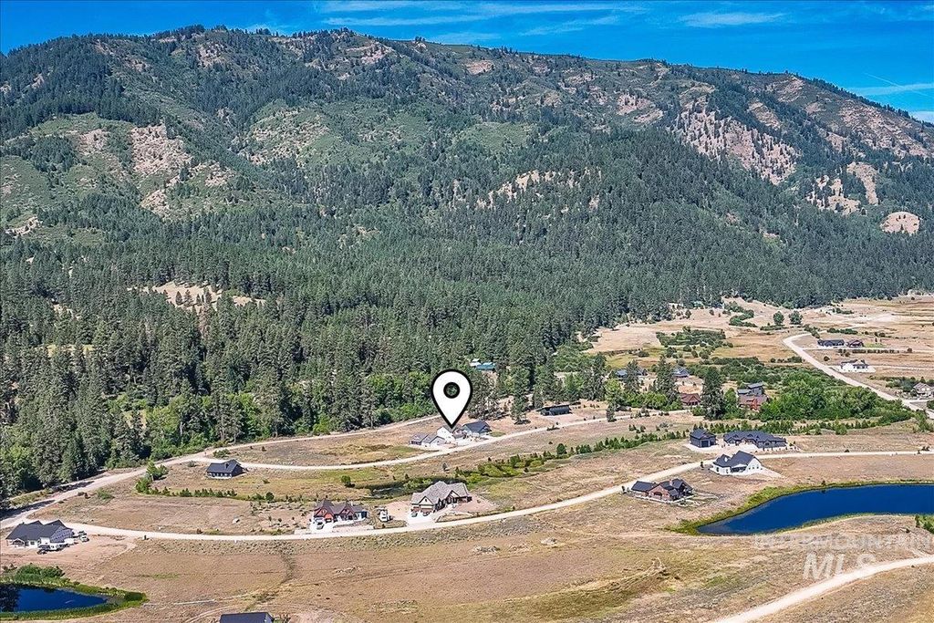 Photo of 35 Wapiti Court, Garden Valley, ID 83622 (MLS # 98974911)