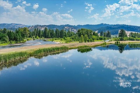 Photo of 35 Wapiti Court, Garden Valley, ID 83622 (MLS # 98974911)