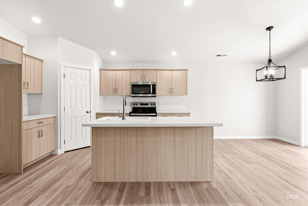 Photo of 13736 Inman Ct, Caldwell, ID 83607 (MLS # 98979894)