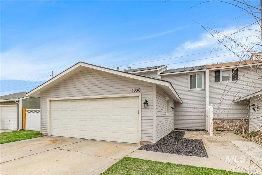 Photo of 1036 W Crest Wood Dr, Meridian, ID 83642 (MLS # 98977703)