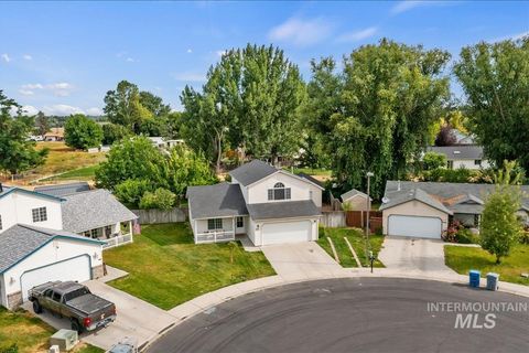 Photo of 221 N Jefferson St, Nampa, ID 83651 (MLS # 98990928)