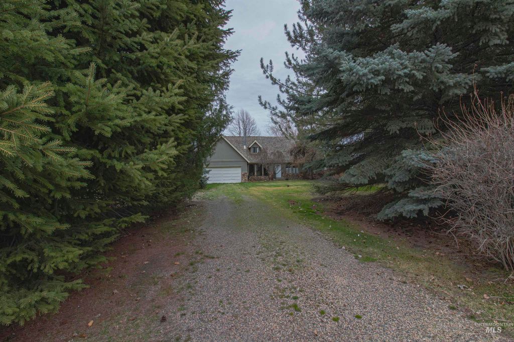 Photo of 2465 Center Avenue, Payette, ID 83661 (MLS # 98978373)