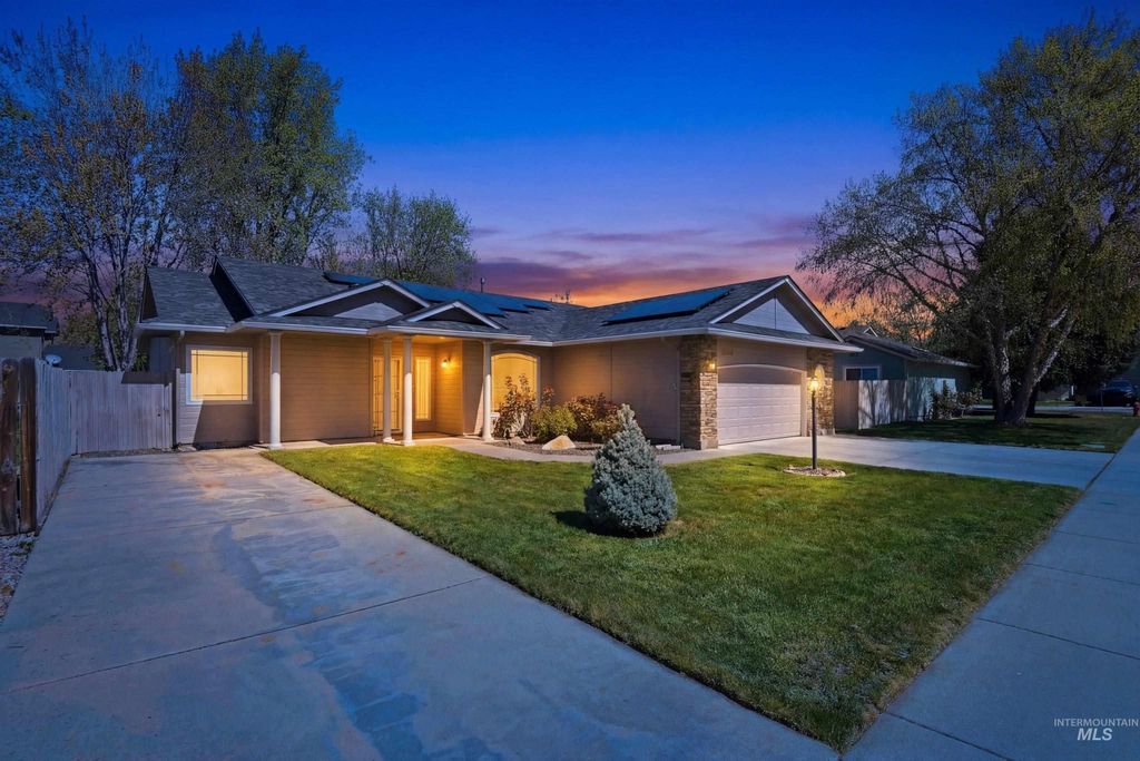 Photo of 2250 E Katelyn Dr, Meridian, ID 83646 (MLS # 98981246)