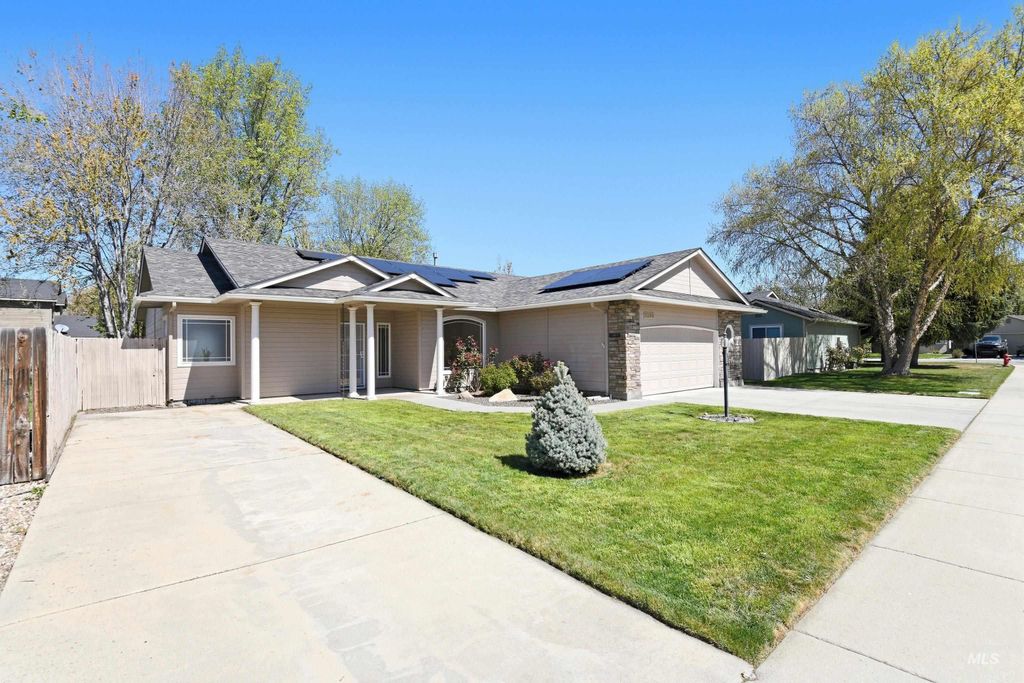 Photo of 2250 E Katelyn Dr, Meridian, ID 83646 (MLS # 98981246)