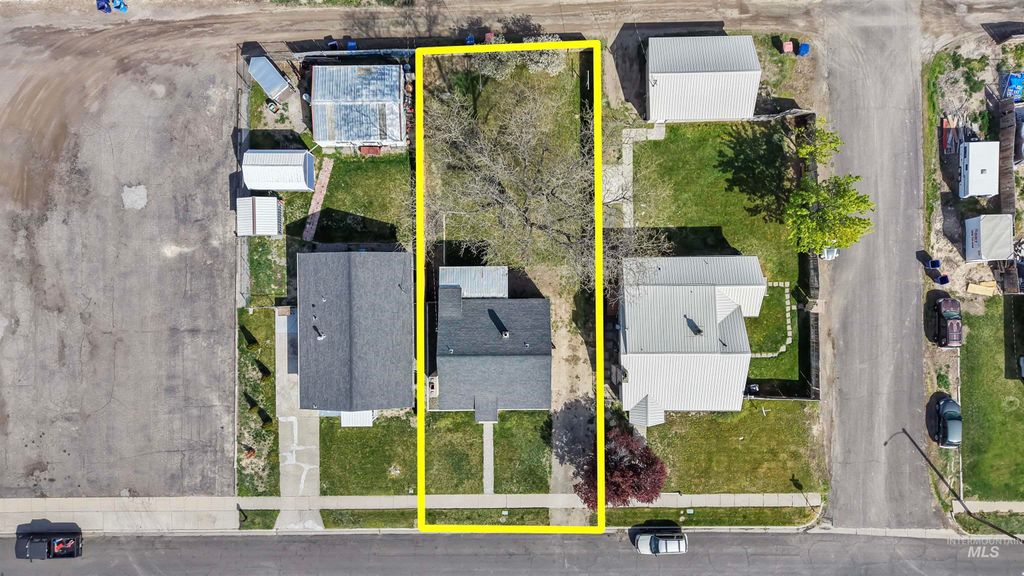 Photo of 412 Madison St, Twin Falls, ID 83301 (MLS # 98982689)