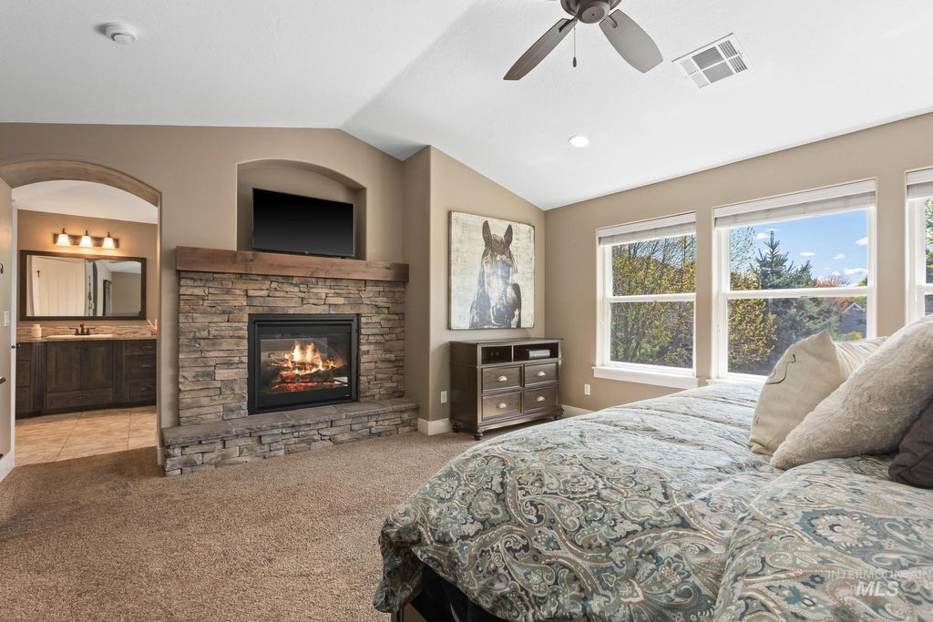 Photo of 5804 N Saguaro Hills Place, Meridian, ID 83646 (MLS # 98984124)