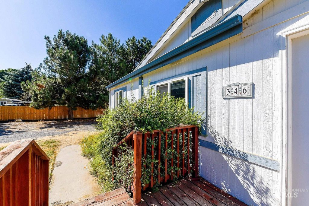 Photo of 346 E Hazel St, Genesee, ID 83832 (MLS # 98958682)
