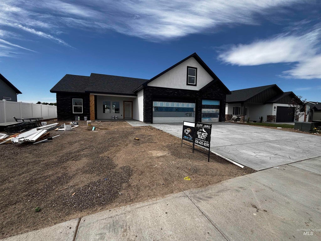Photo of 1321 18th Ave E AVE, Jerome, ID 83338 (MLS # 98984106)