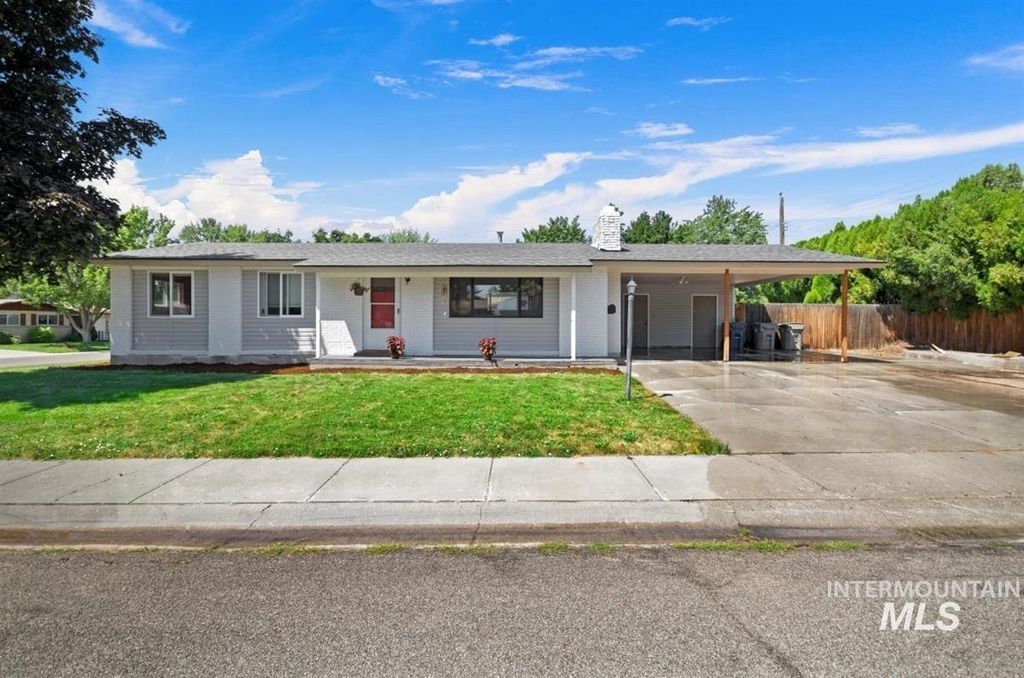 Photo of 1305 N Chelsea St, Boise, ID 83704 (MLS # 98980263)