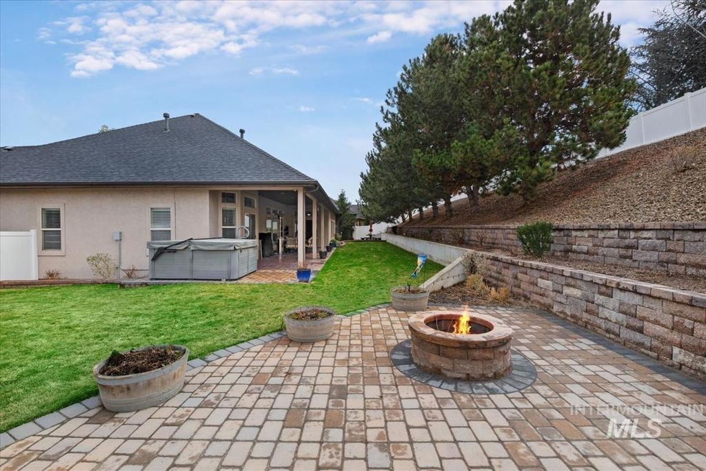 Photo of 3129 S Silvertip Ln, Meridian, ID 83642 (MLS # 98976866)