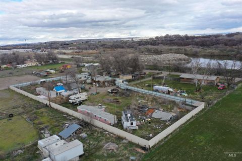 Photo of 1555 Rich Ln, Ontario, OR 97914 (MLS # 98975614)