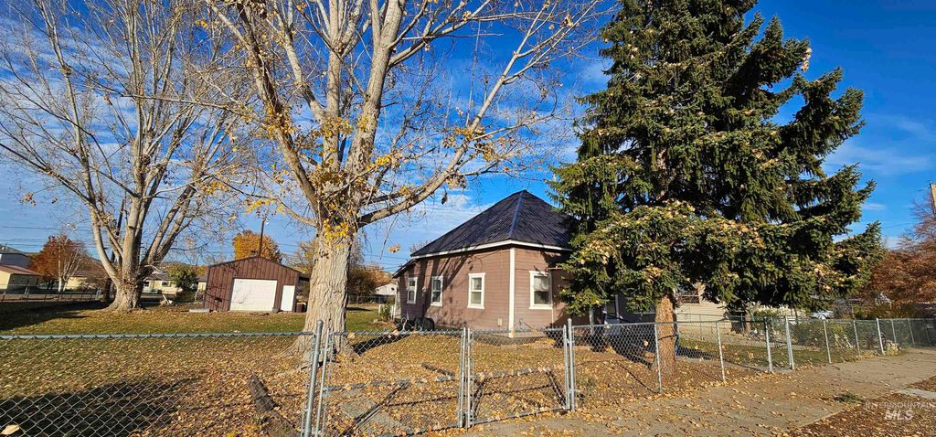 Photo of 1126 E Main Street, Weiser, ID 83672 (MLS # 98967251)