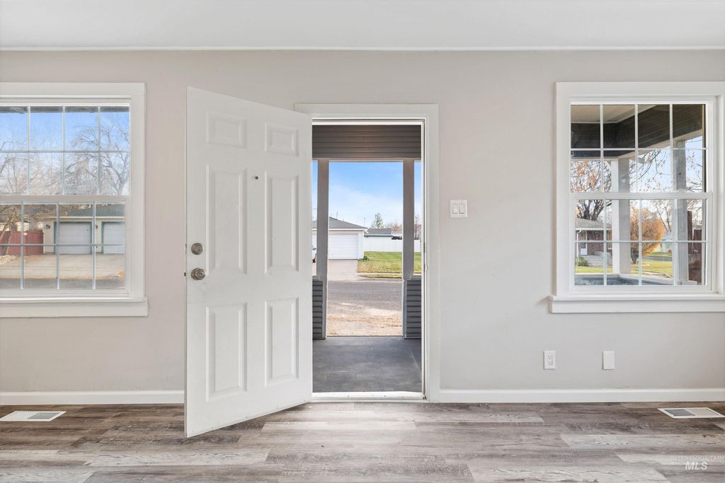 Photo of 617 Eden St N St, Twin Falls, ID 83301 (MLS # 98968951)