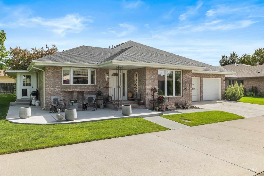 Photo of 2380 Twin Oaks Park, Twin Falls, ID 83301 (MLS # 98946909)