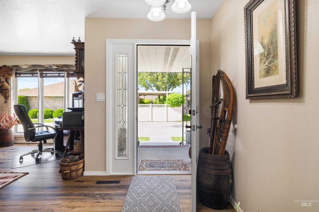 Photo of 2380 Twin Oaks Park, Twin Falls, ID 83301 (MLS # 98946909)