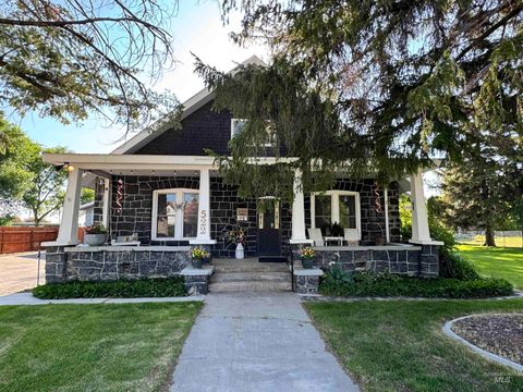 Photo of 522 North Apple Street, Shoshone, ID 83352 (MLS # 98949907)