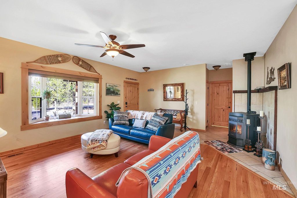 Photo of 12954 Upland Rd, Donnelly, ID 83615 (MLS # 98978938)